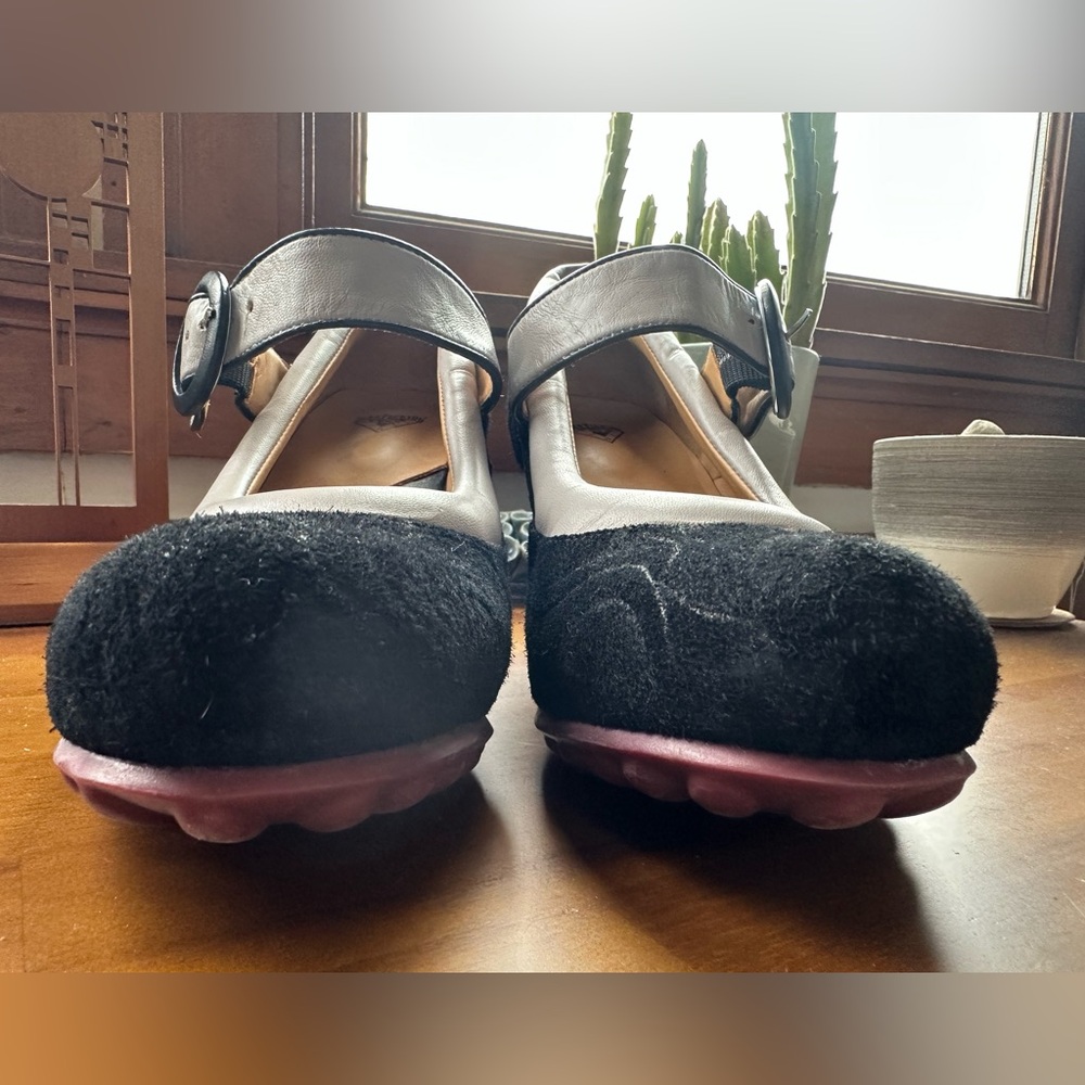 Fluevog NEARLY NEW Cosmos Ceres black suede and beige padded Mary Jane heel- 9.5 - Picture 6 of 16